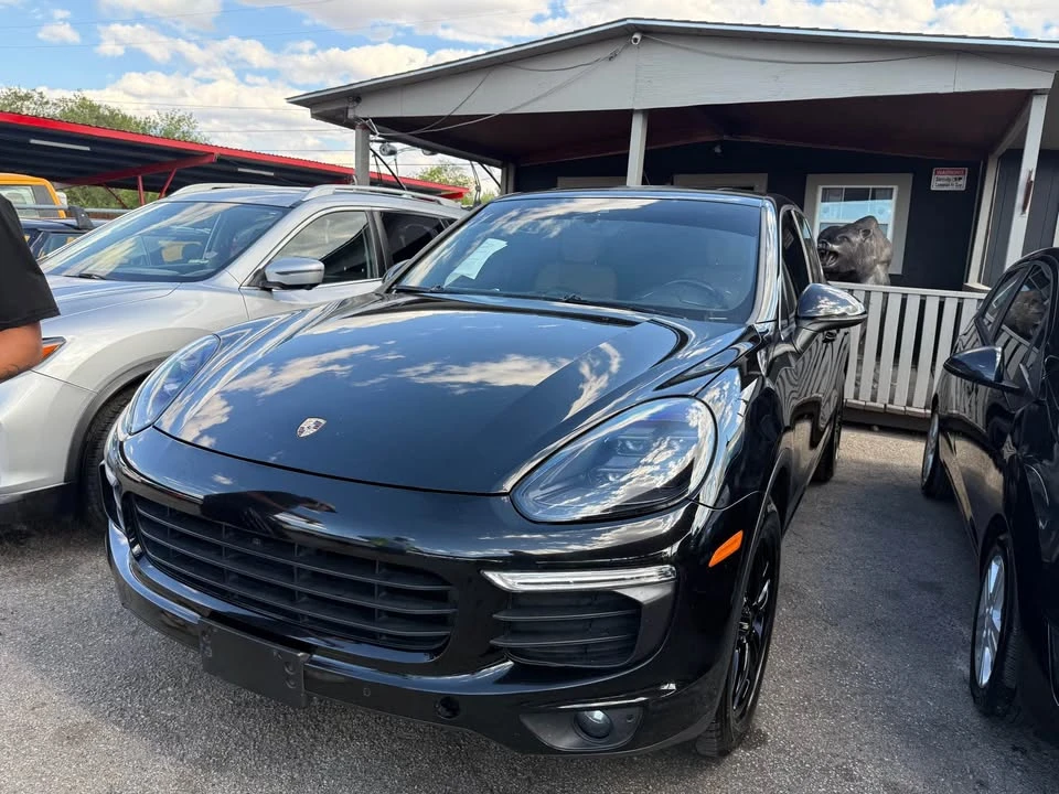 2016 Porsche 958 Cayenne - Image 2 of 8