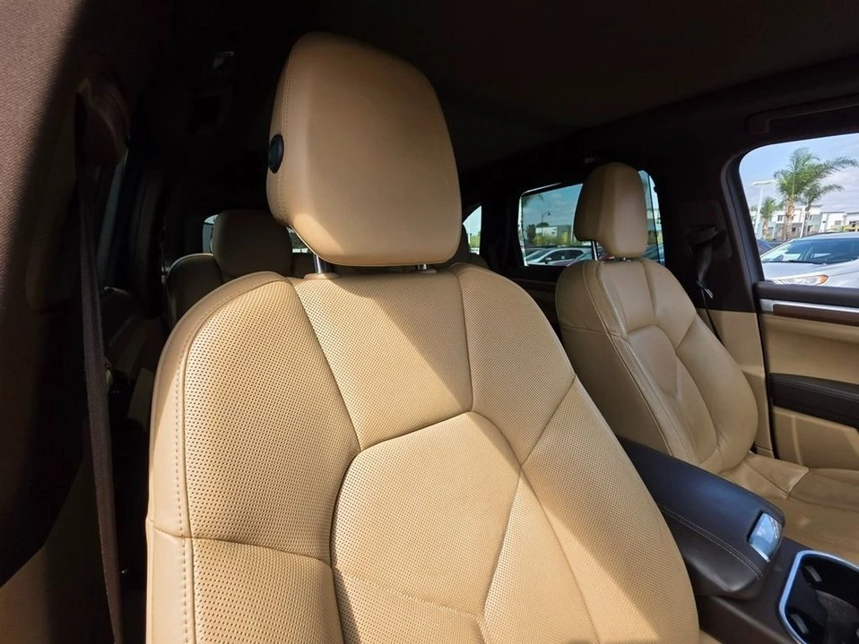 2016 Porsche 958 Cayenne - Image 10 of 19