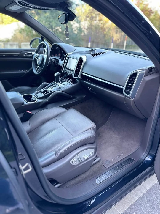 2016 Porsche 958 Cayenne - Image 9 of 14