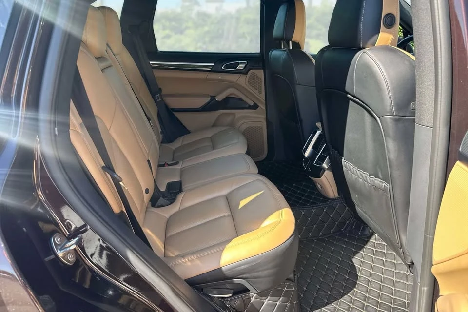 2016 Porsche 958 Cayenne - Image 10 of 18