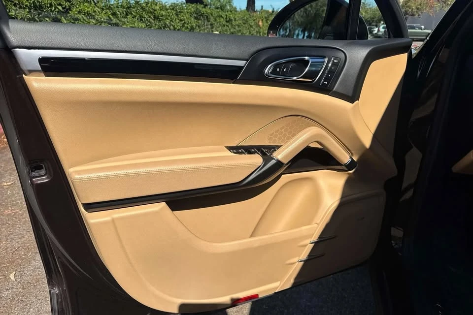 2016 Porsche 958 Cayenne - Image 12 of 18