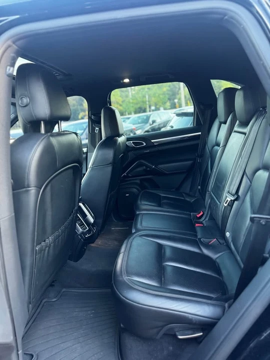 2016 Porsche 958 Cayenne - Image 16 of 19