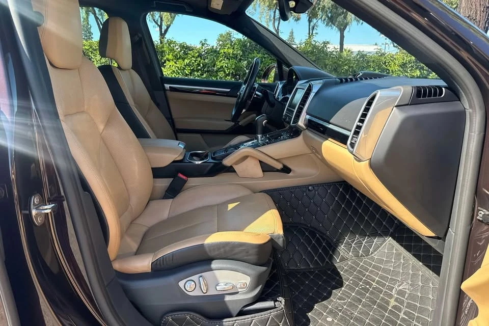 2016 Porsche 958 Cayenne - Image 11 of 18