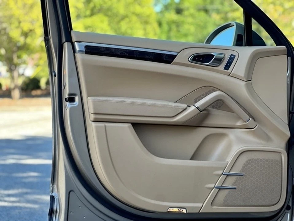 2016 Porsche 958 Cayenne - Image 13 of 19