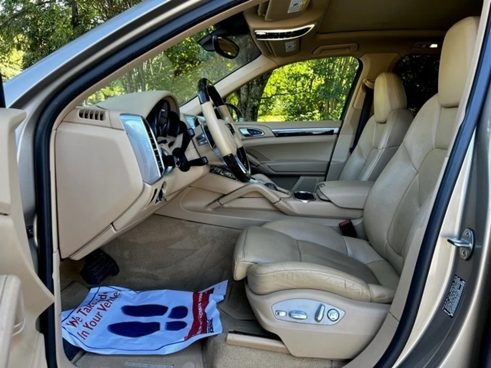 2016 Porsche 958 Cayenne - Image 16 of 19