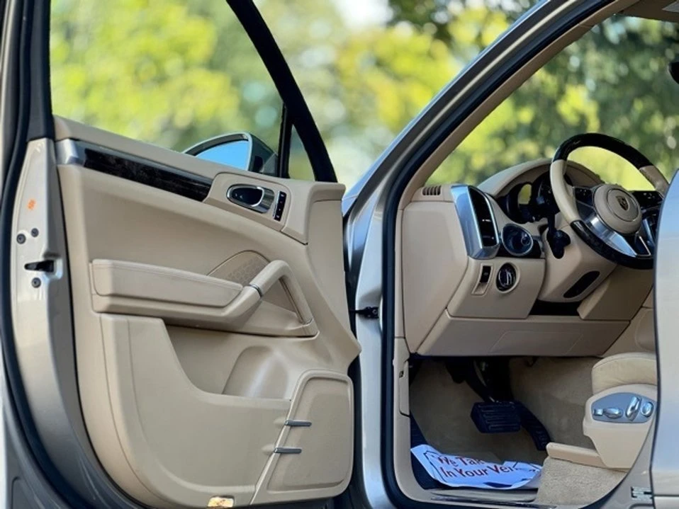 2016 Porsche 958 Cayenne - Image 12 of 19