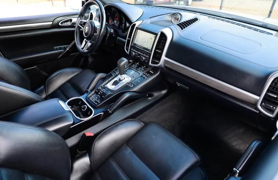 2016 Porsche 958 Cayenne - Image 13 of 16