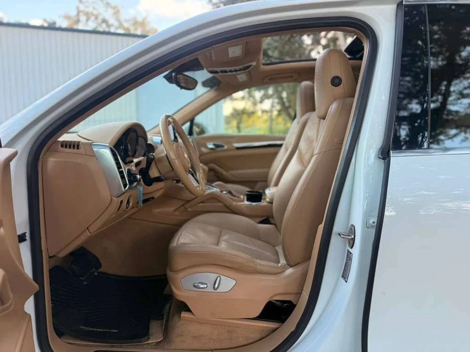 2016 Porsche 958 Cayenne - Image 11 of 19