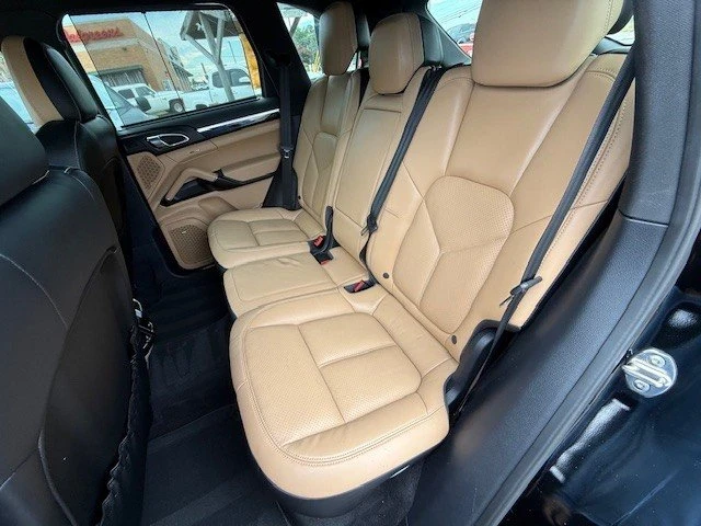 2016 Porsche 958 Cayenne - Image 10 of 19