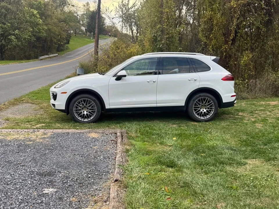 2016 Porsche 958 Cayenne - Image 2 of 10