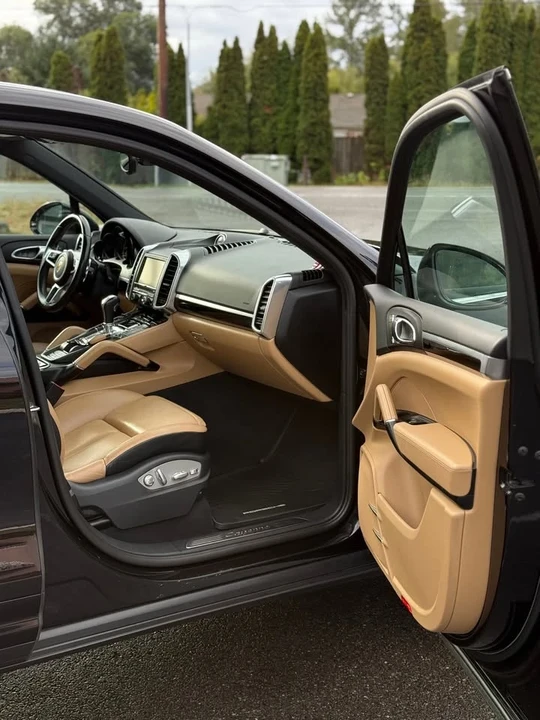 2016 Porsche 958 Cayenne - Image 4 of 16