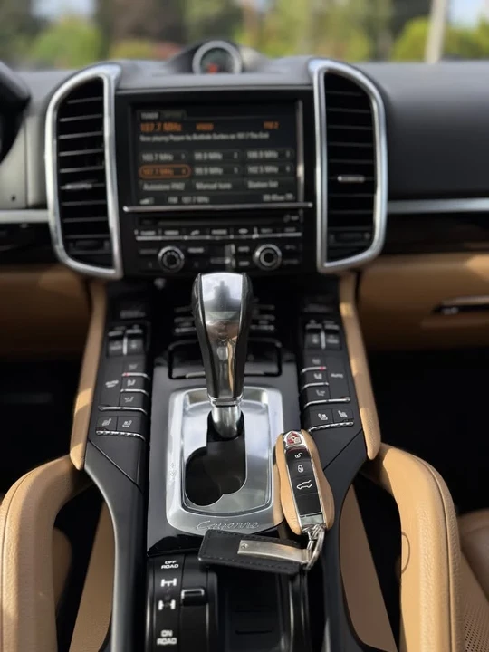 2016 Porsche 958 Cayenne - Image 8 of 16