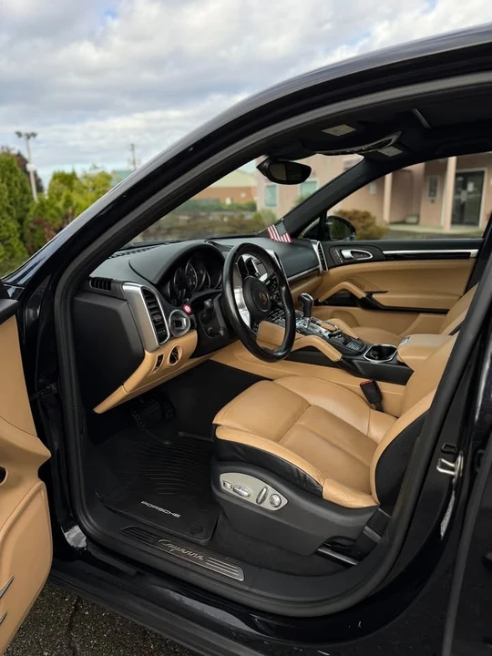 2016 Porsche 958 Cayenne - Image 10 of 16
