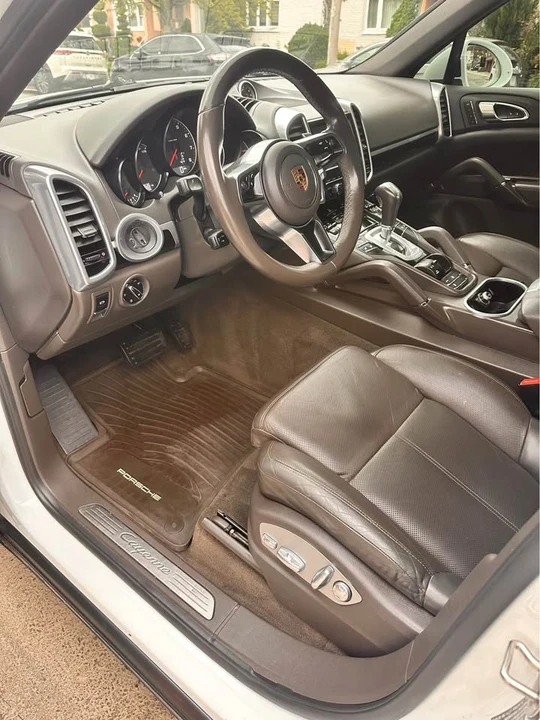 2016 Porsche 958 Cayenne - Image 6 of 16