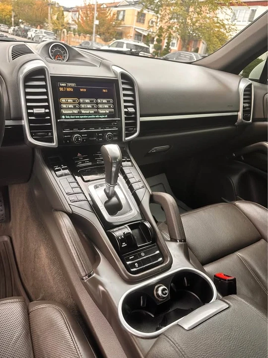 2016 Porsche 958 Cayenne - Image 9 of 16