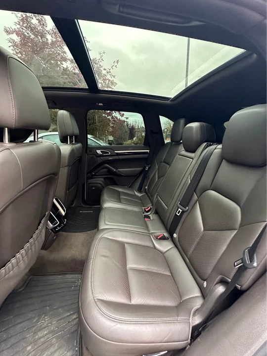 2016 Porsche 958 Cayenne - Image 9 of 14