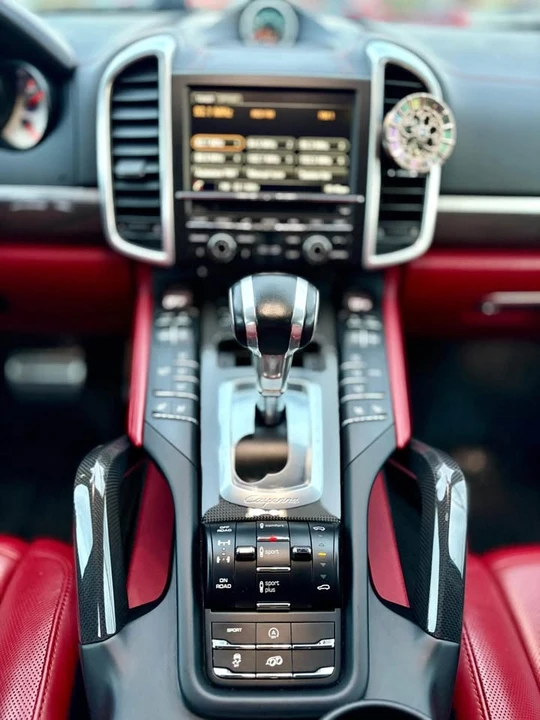 2016 Porsche 958 Cayenne - Image 11 of 14