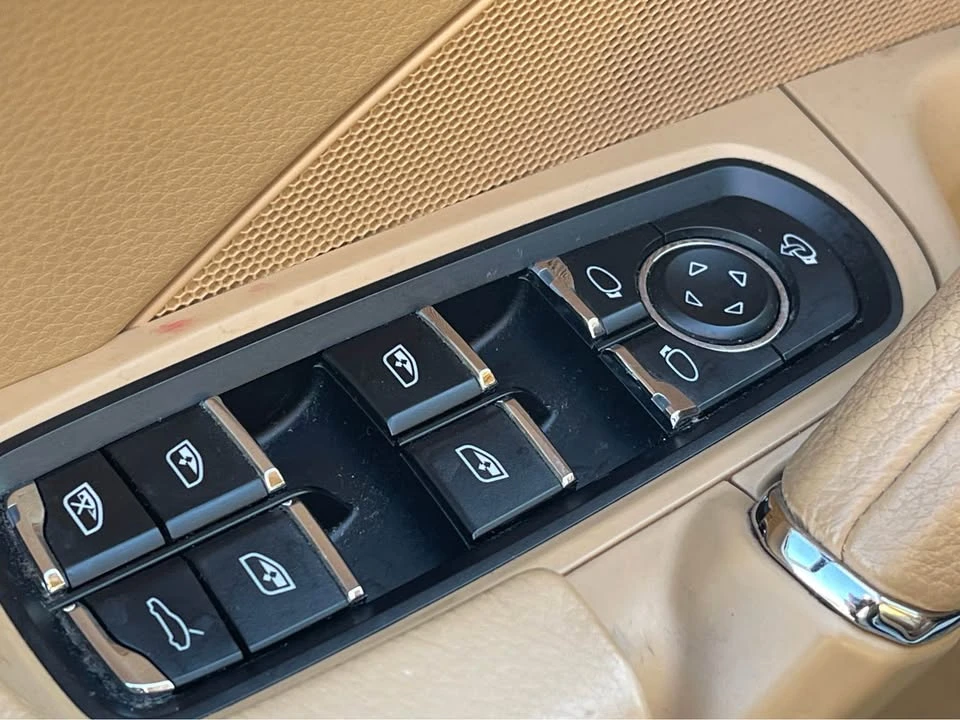 2016 Porsche 958 Cayenne - Image 6 of 17