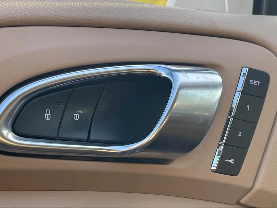 2016 Porsche 958 Cayenne - Image 7 of 17