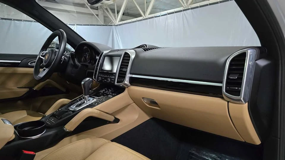 2016 Porsche 958 Cayenne - Image 8 of 15
