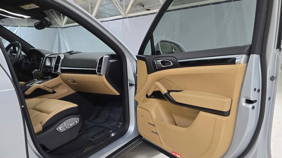 2016 Porsche 958 Cayenne - Image 6 of 15