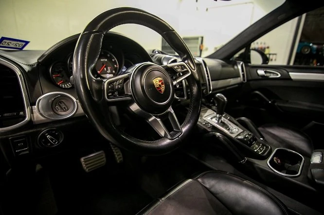 2016 Porsche 958 Cayenne - Image 9 of 10