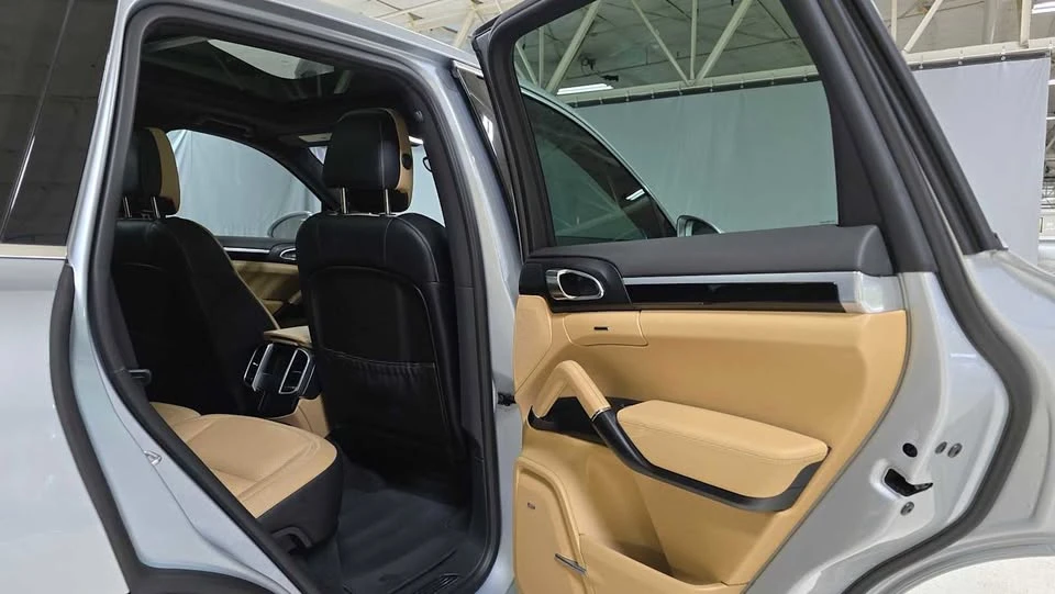 2016 Porsche 958 Cayenne - Image 10 of 15