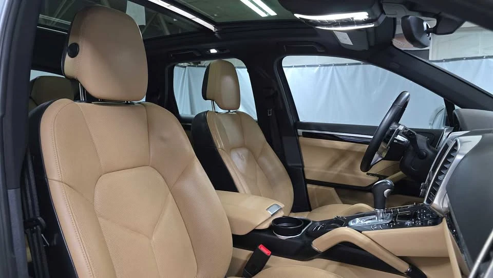 2016 Porsche 958 Cayenne - Image 9 of 15