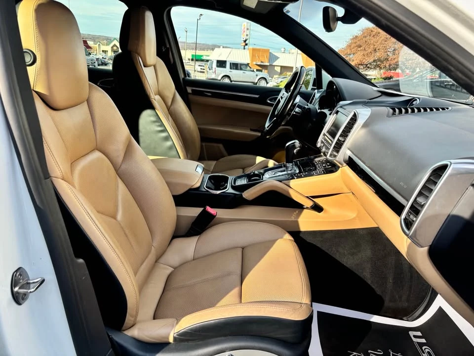 2016 Porsche 958 Cayenne - Image 9 of 10