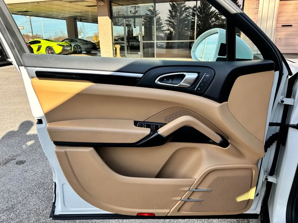 2016 Porsche 958 Cayenne - Image 4 of 10