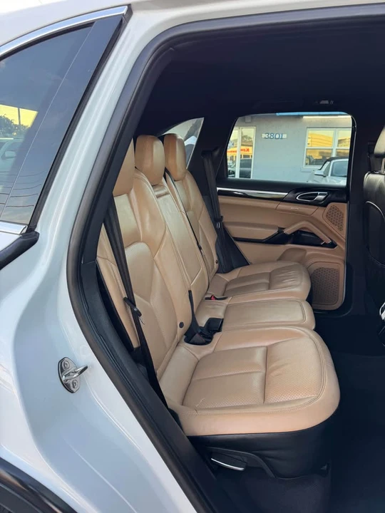 2016 Porsche 958 Cayenne - Image 13 of 19