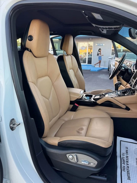 2016 Porsche 958 Cayenne - Image 12 of 19