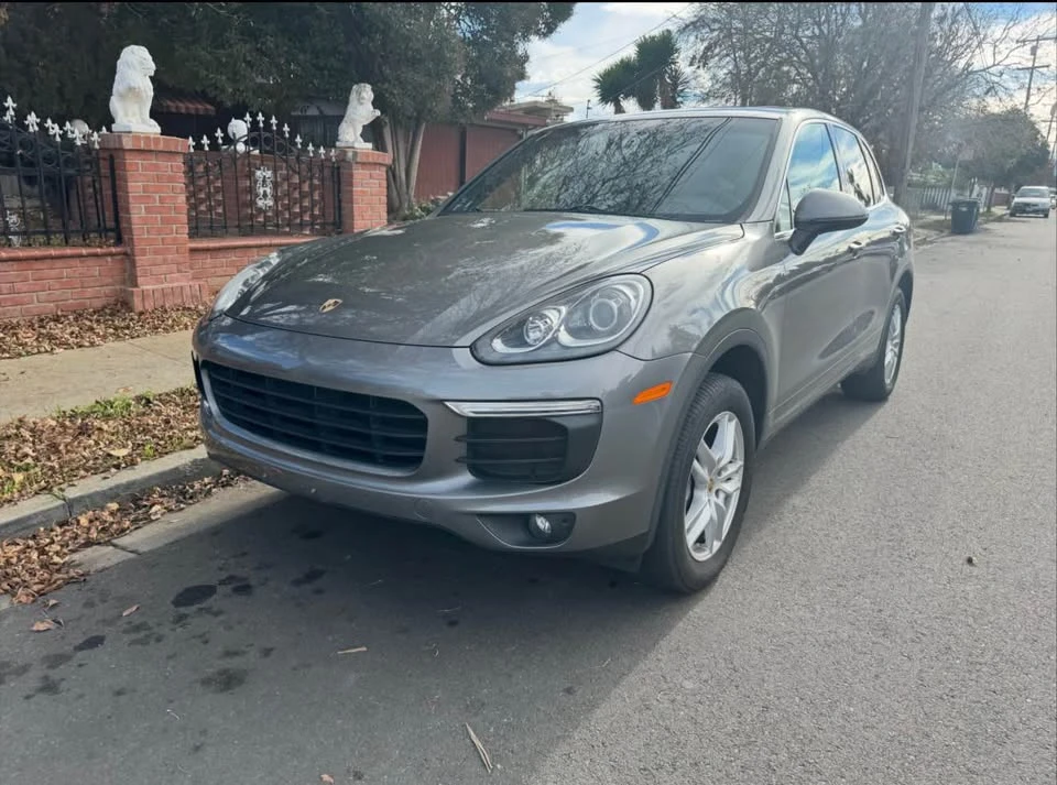 2016 Porsche 958 Cayenne - Image 2 of 3