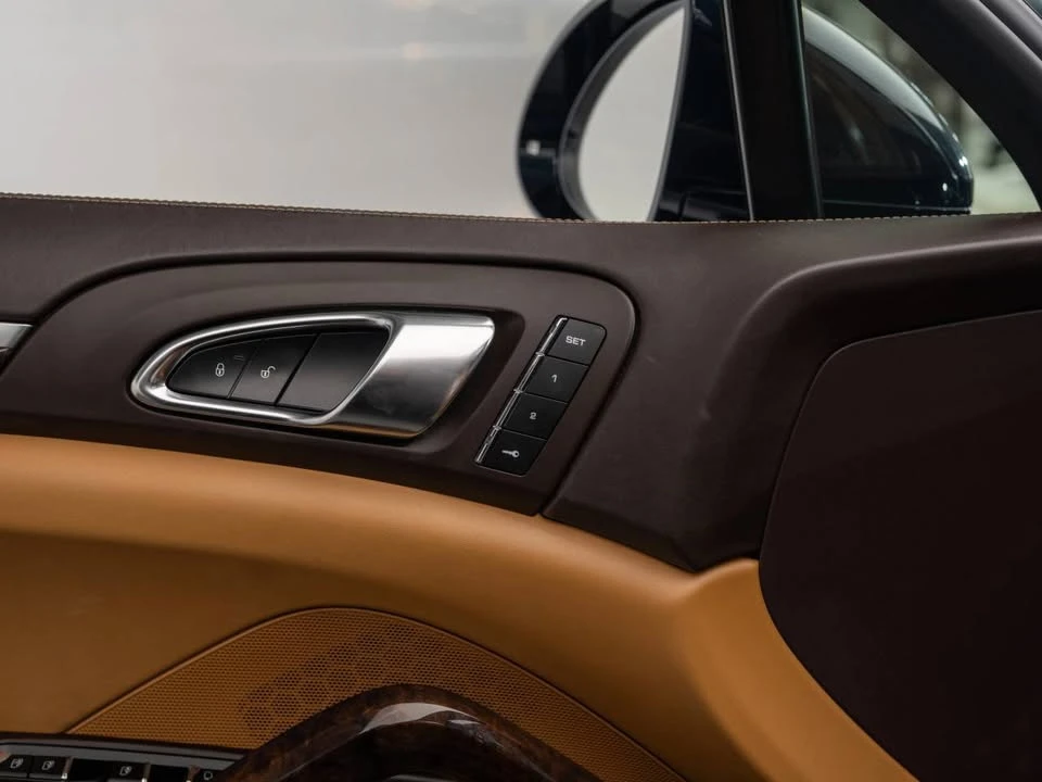2016 Porsche 958 Cayenne - Image 17 of 19