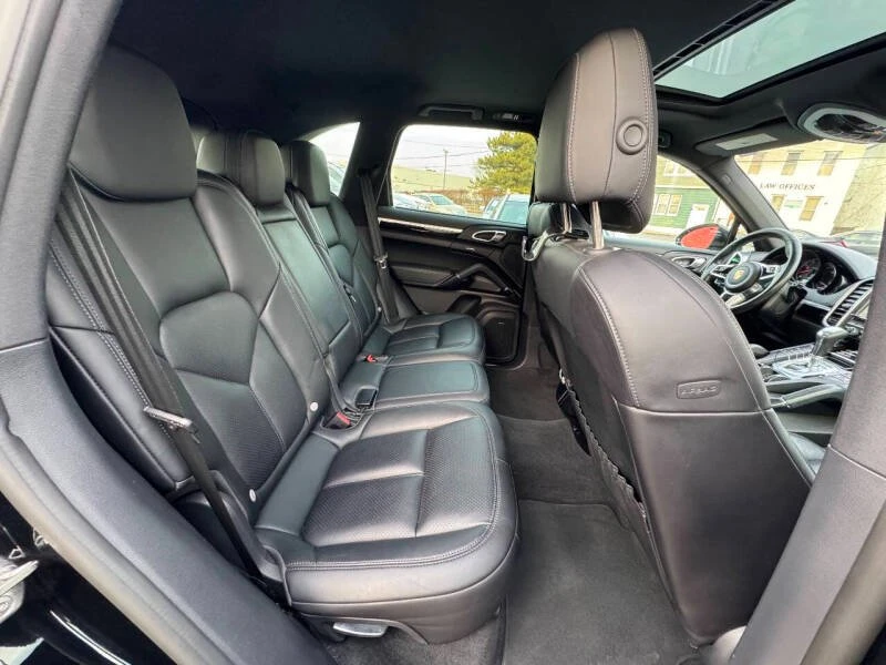 2016 Porsche 958 Cayenne - Image 8 of 17