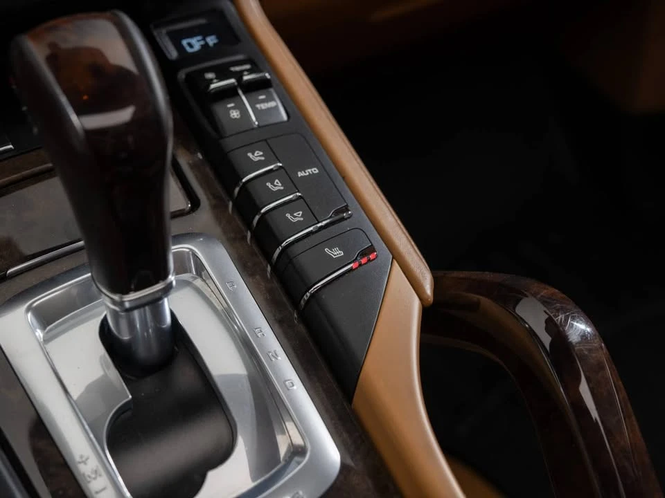 2016 Porsche 958 Cayenne - Image 16 of 19