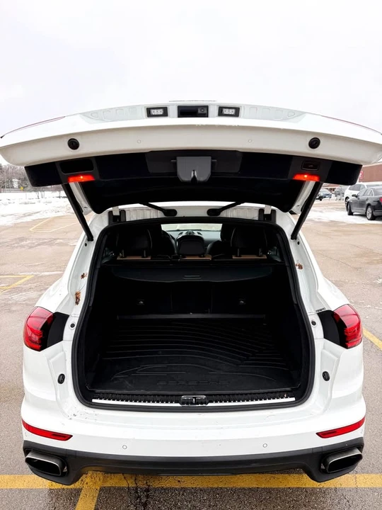 2016 Porsche 958 Cayenne - Image 8 of 9