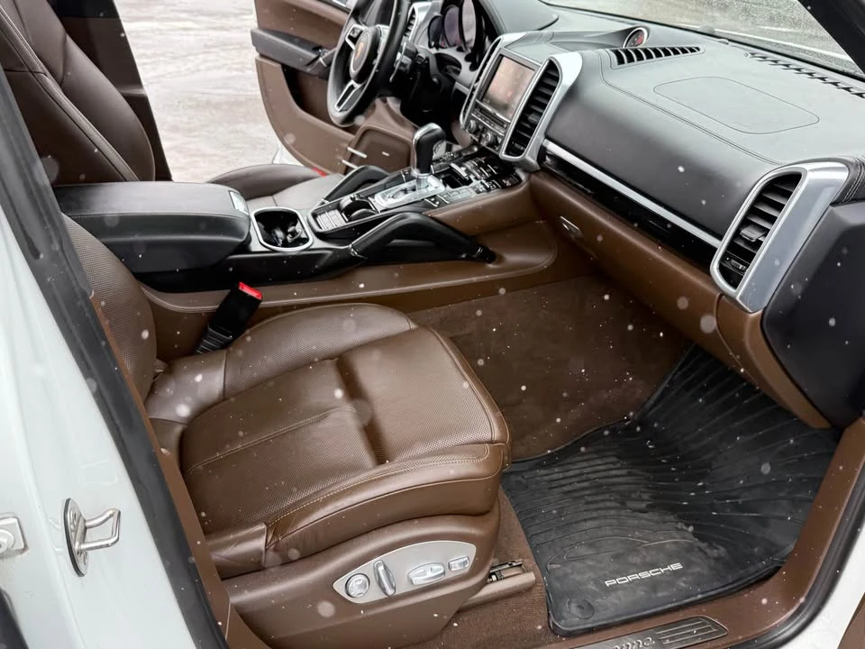 2016 Porsche 958 Cayenne - Image 12 of 17