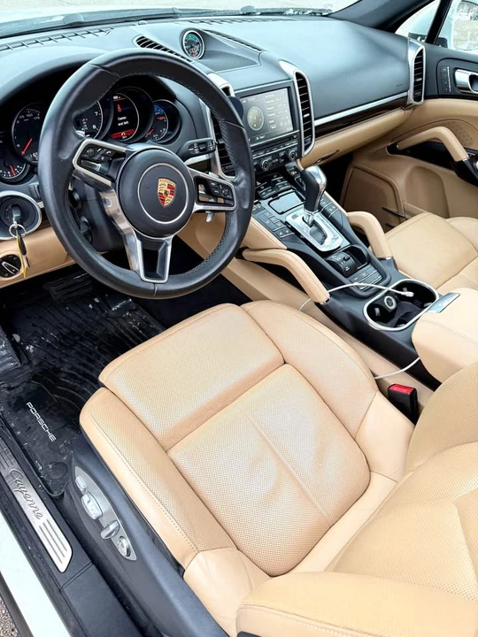 2016 Porsche 958 Cayenne - Image 3 of 9