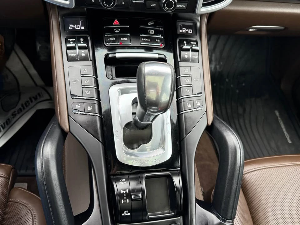 2016 Porsche 958 Cayenne - Image 9 of 17