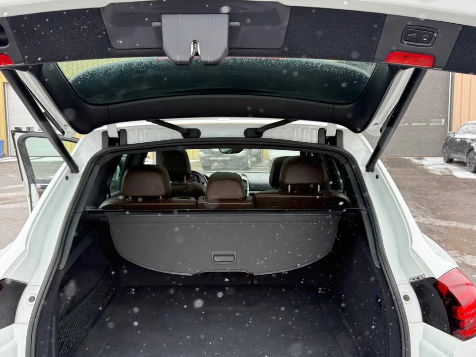 2016 Porsche 958 Cayenne - Image 14 of 17