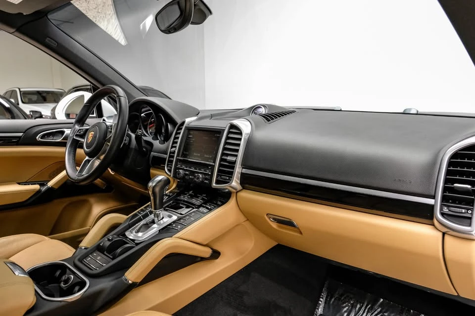 2016 Porsche 958 Cayenne - Image 13 of 18