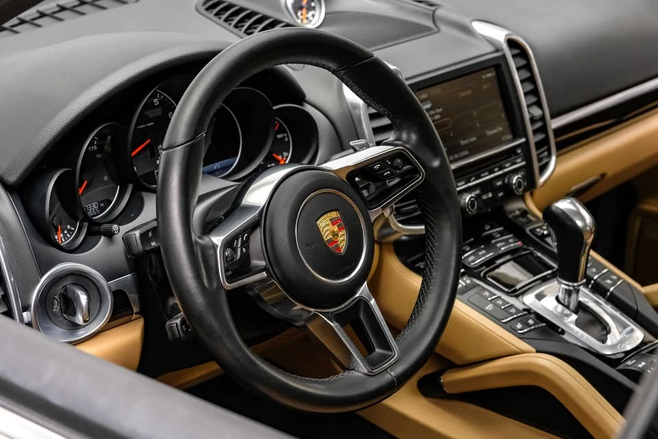 2016 Porsche 958 Cayenne - Image 16 of 18
