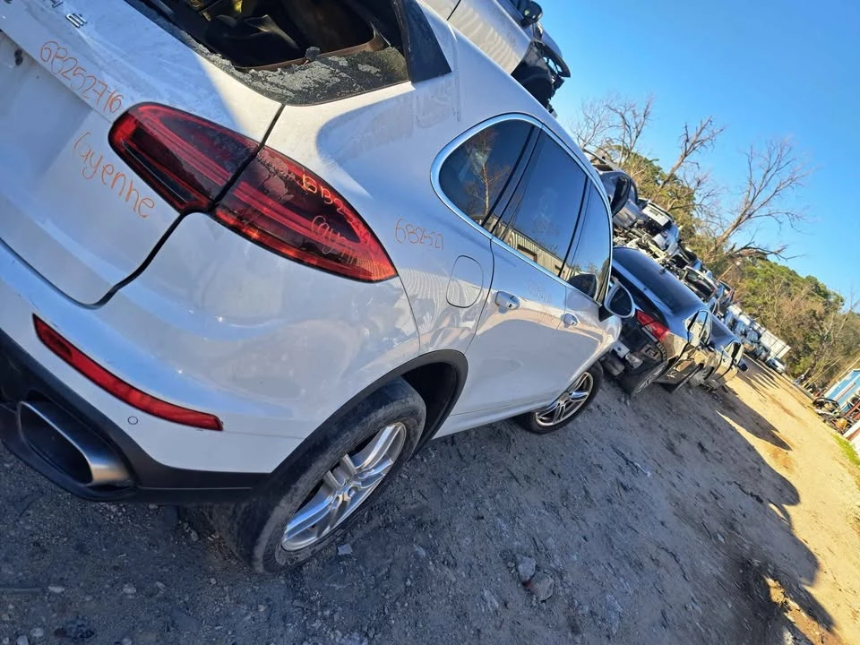 2016 Porsche 958 Cayenne - Image 4 of 6