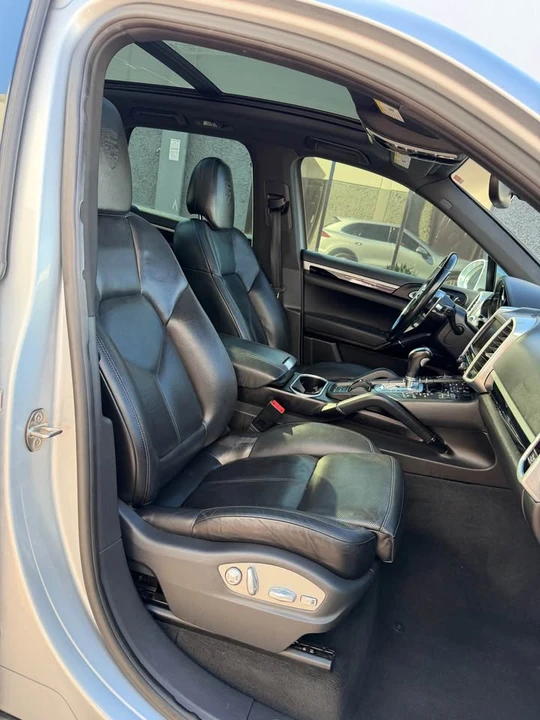 2016 Porsche 958 Cayenne - Image 11 of 12