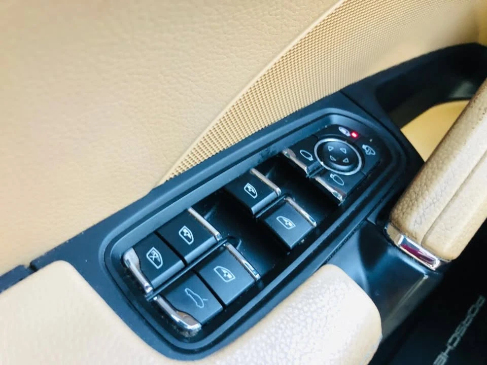 2016 Porsche 958 Cayenne - Image 17 of 19