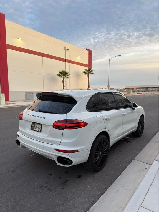 2016 Porsche 958 Cayenne - Image 4 of 12