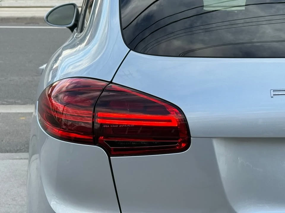 2016 Porsche 958 Cayenne - Image 13 of 20