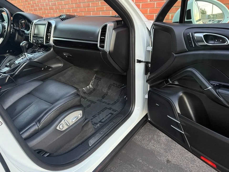2016 Porsche 958 Cayenne - Image 6 of 20