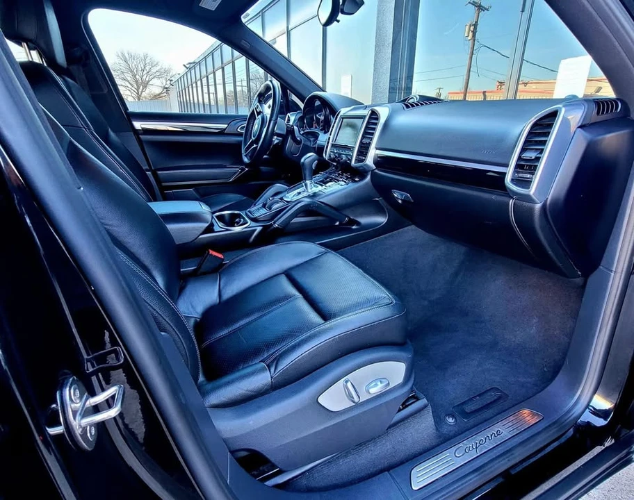 2016 Porsche 958 Cayenne - Image 10 of 20